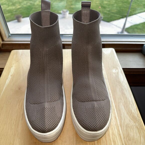 J Slides Women’s Urban Sport Pull On size 8 - Picture 1 of 5